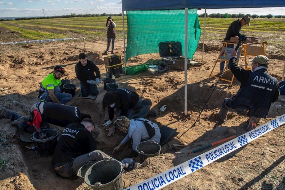 La ARMH localiza los restos de tres fusilados en una fosa común en Recas (Toledo)