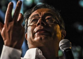 Grupos paramilitares amenazan al candidato de la izquierda colombiana Gustavo Petro