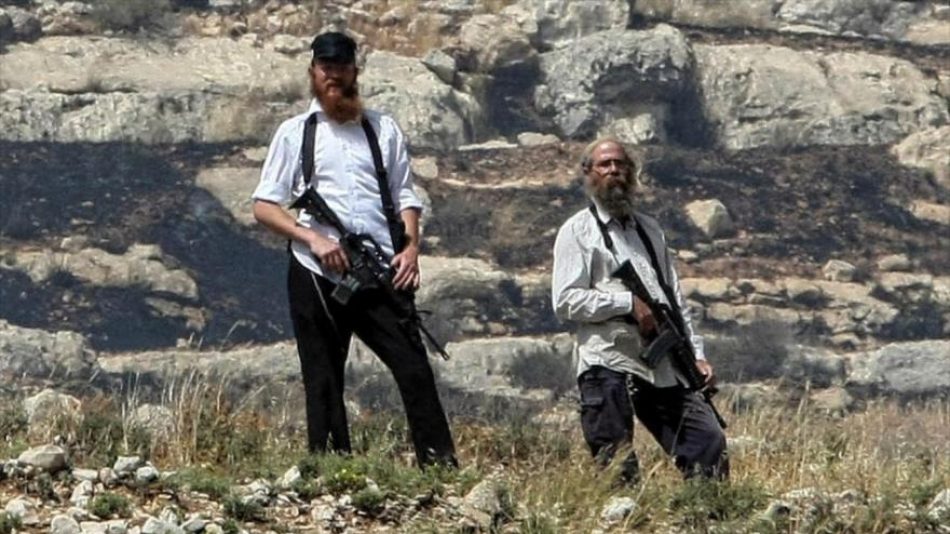 Colonos israelíes abren fuego contra hogares palestinos en Al-Quds