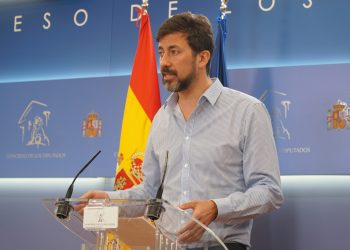 Gómez Reino pide por carta a Teresa Ribera que protexa a Ría de Vigo