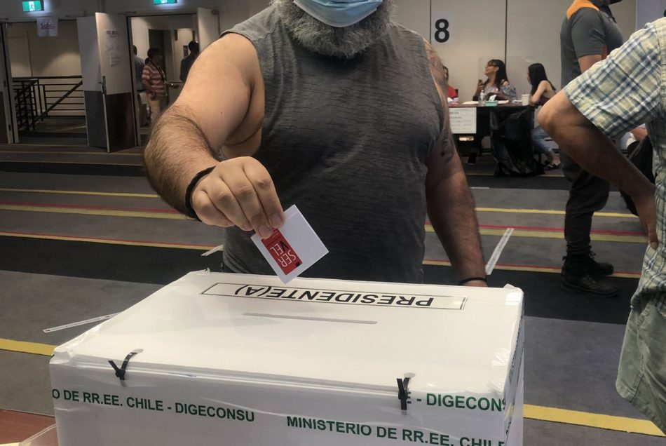 Comienza voto de chilenos en el exterior para elegir presidente