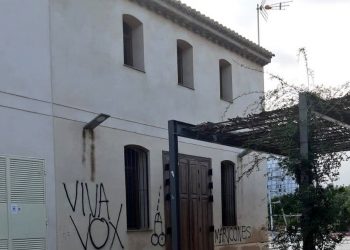 La extrema derecha vuelve a atacar la ‘Alqueria Popular de Malilla’ (Valencia) con pintadas y cortes de luz