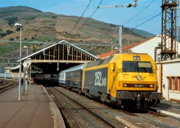 Los comuns celebran como «un primer paso» que las cuentas incluyan el tren-tram de Costa Brava