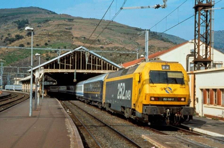 Los comuns celebran como «un primer paso» que las cuentas incluyan el tren-tram de Costa Brava