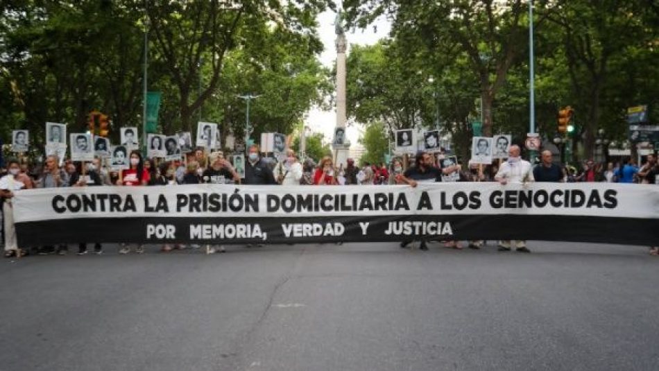 Miles de uruguayos marchan en rechazo a prisión domiciliaria para genocidas