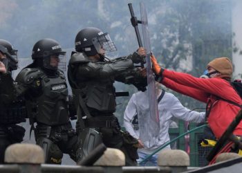 La policía colombiana reprime duramente una manifestación en el sur de Bogotá