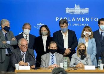 Uruguay: difícil 2022 para Lacalle