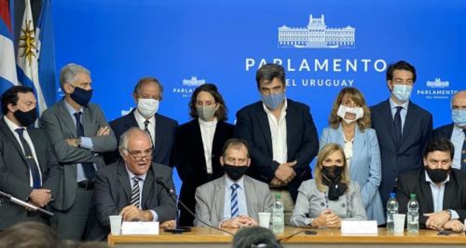 Uruguay: difícil 2022 para Lacalle