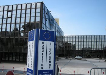 La Comisión Europea aprueba el mecanismo ibérico para limitar el precio del gas y rebajar la electricidad