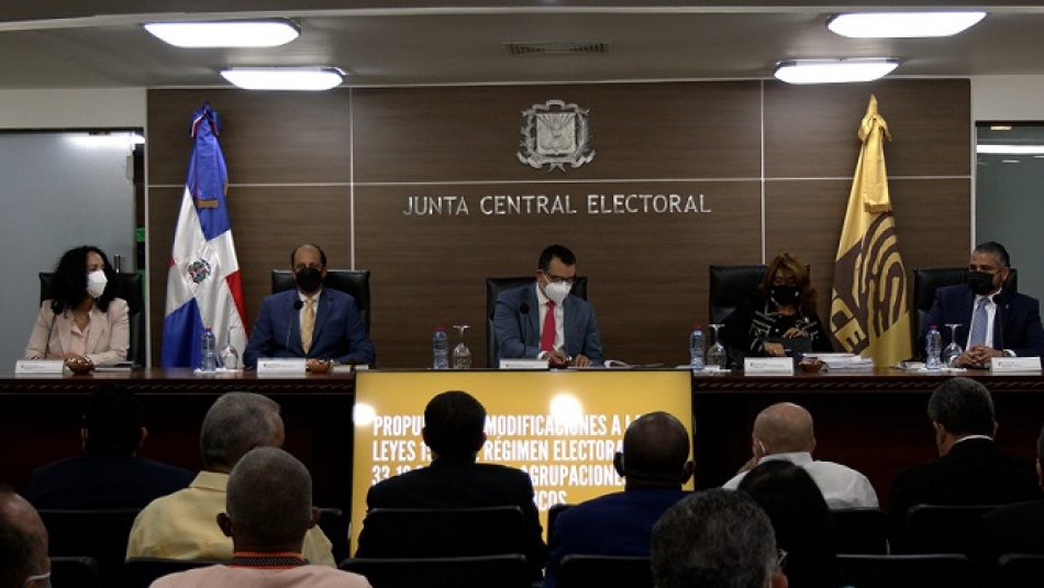 Continúa debate de la Reforma Electoral en Dominicana