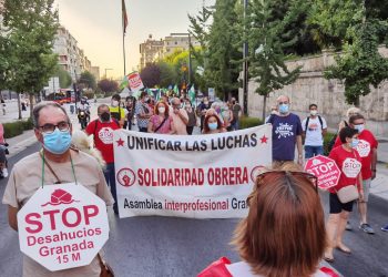 Concentración por los derechos a una alternativa habitacional para Karima y su hija que terminan con la paralización de un intento de desalojo ilegal