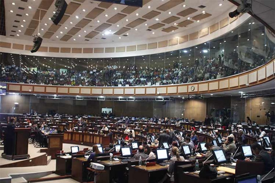 Parlamento de Ecuador analiza proyecto de uso progresivo de fuerza