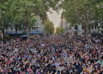 Miles de mujeres se movilizan en Uruguay contra la “cultura de la violación”