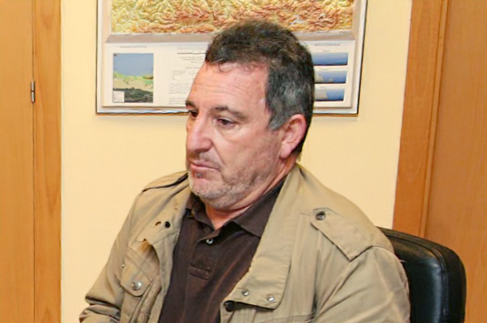 José Luis Villanueva, principal apoyo de la mina de Touro en la ría de Arousa, fue denunciado por las mariscadoras de Carril por acoso, discriminación, machismo y abuso de poder el año anterior a la pandemia