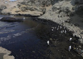 Naciones Unidas aprueba el envío de ayuda a Perú para hacer frente al derrame de petróleo en la costa de Lima