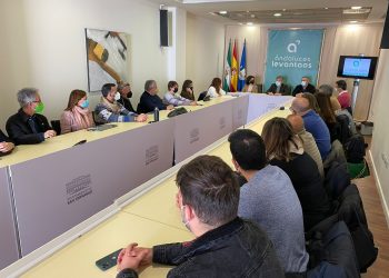 ‘Andaluces Levantaos’ define su proceso de elabora-ción programática como “forma y proceso de en-cuentro con la ciudadanía y otros actores políticos”
