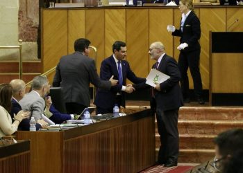 PP, Cs y Vox impiden que Juanma Moreno comparezca en el Parlamento por la presunta trama de corrupción del PP en Almería