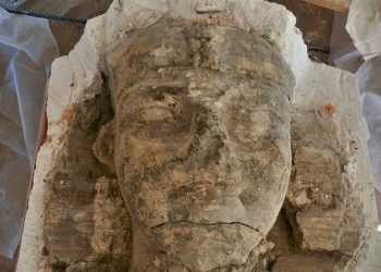 Descubren en Egipto restos de colosos del faraón Amenhotep III