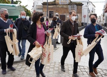 Toni Valero respalda la campaña de apoyo a pymes y pequeño comercio de IU Sanlúcar