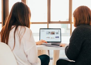 Ventajas de atraer y retener talento laboral con un software