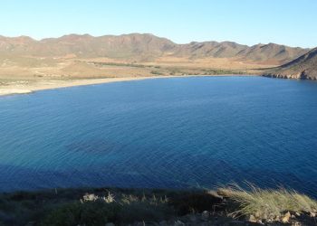 Ecologistas lamentan que la Junta de Andalucía dé vía libre para construir un hotel en la playa de los Genoveses (Almería)