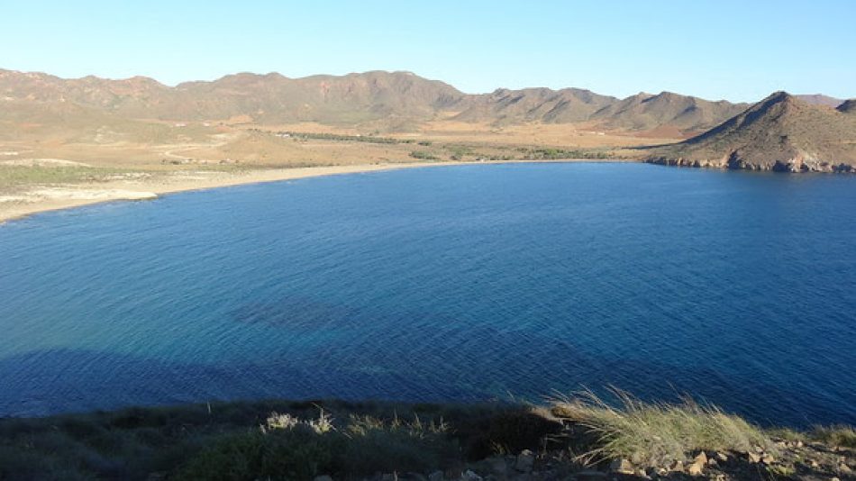 Ecologistas lamentan que la Junta de Andalucía dé vía libre para construir un hotel en la playa de los Genoveses (Almería)