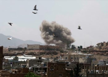 Cazas saudíes atacan edifico del Ministerio yemení de Comunicaciones