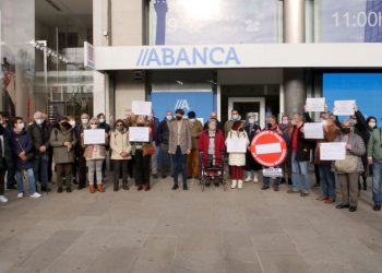 Ana Pontón denuncia a exclusión de miles de persoas maiores dos servizos bancarios