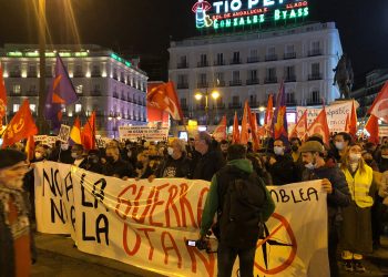 Miles de personas se concentran en Madrid contra la guerra y la OTAN