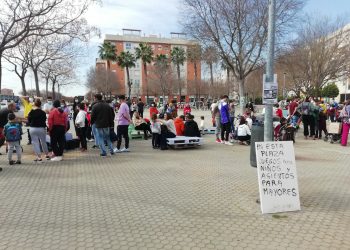 La AAVV El Triángulo organiza una jornada de convivencia vecinal para alertar del abandono de la plaza Pedro Vallina