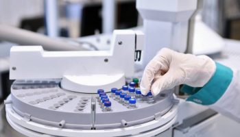 La vacuna española contra la tuberculosis aspira a ser un 50% más eficaz que la actual en recién nacidos