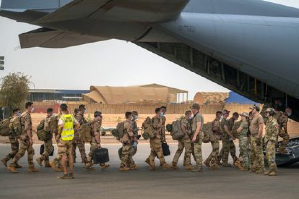 Francia y Europa anuncian retirada de tropas de Malí
