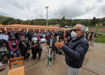 Denuncian intentos golpistas contra el presidente de Perú