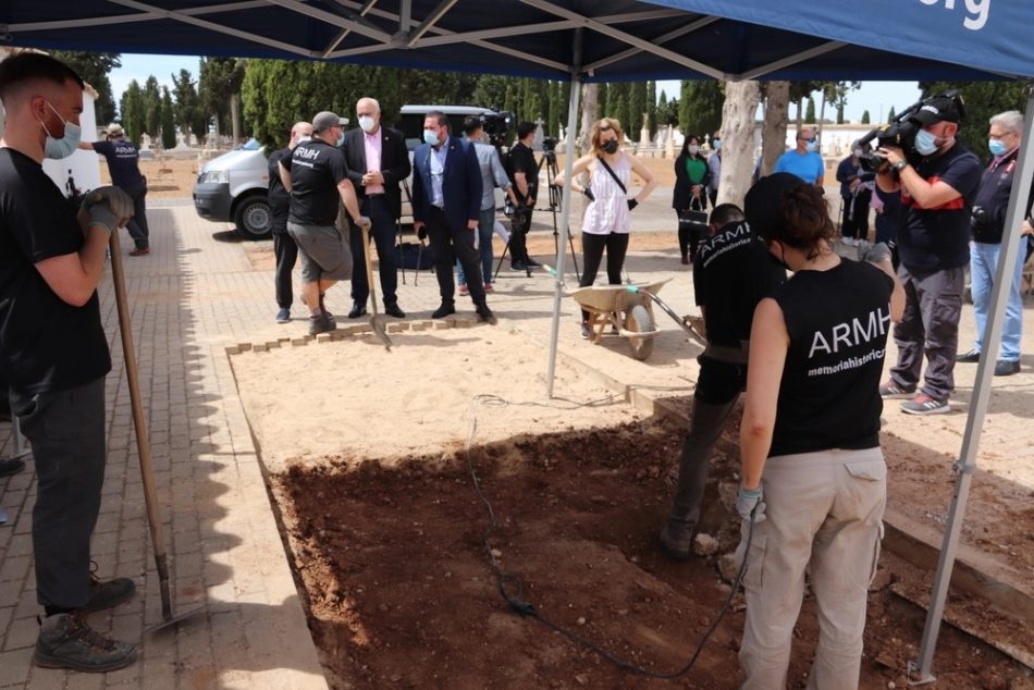 Los restos de Francisco Martín-Carnerero llegan a un nicho familiar tras 82 años en una fosa de la Guerra Civil