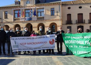 Juantxo López de Uralde visita la Campiña Segoviana y se reúne con las plataformas contra las macrogranjas