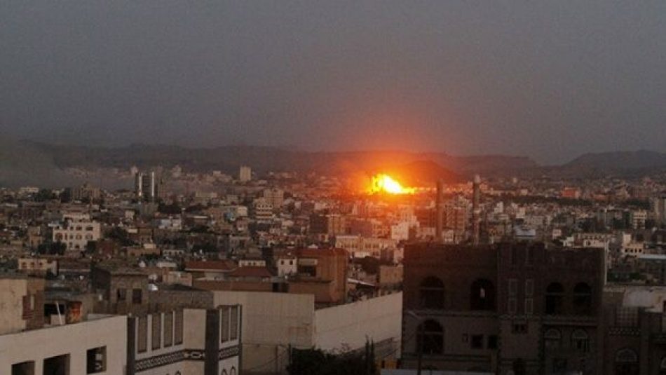 Arabia Saudí bombardea varias zonas de la capital de Yemen