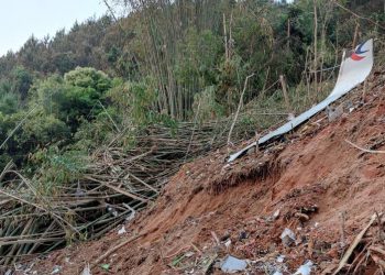 Autoridades chinas descartan la presencia de explosivos en el avión accidentado