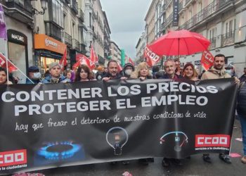 Varios miles de manifestantes recorren las calles de España para pedir medidas efectivas para rebajar los precios en España