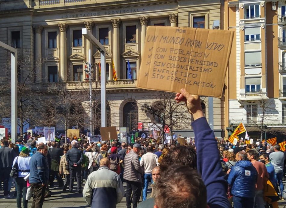 Miles de personas exigen “Renovables Sí pero No así” en Aragón ante la avalancha especulativa de megaproyectos