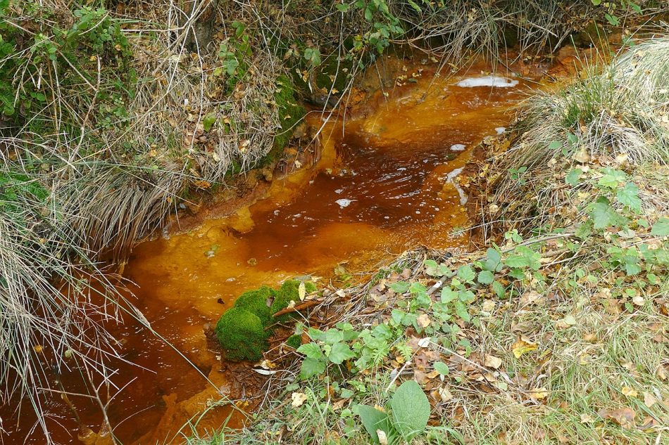 Plataformas vecinales contra la mina de Touro denuncian que Cobre San Rafael «vende como obra social» la obligatoriedad de cumplir la ley tras décadas de contaminación y abandono por parte de Explotaciones Gallegas