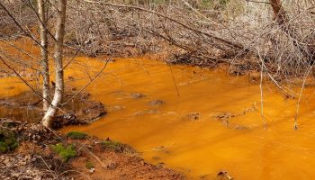 Asociacións ambientais da comarca de Arzúa contra o «intento de compra da licenza social» por parte da promotora da Mina de Touro