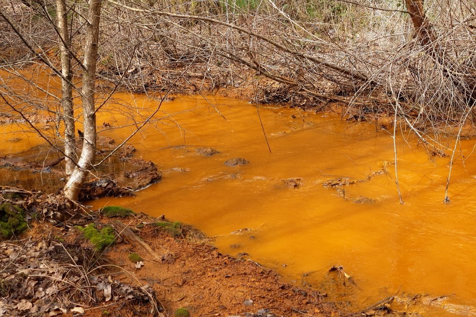 Califican de «pura propaganda» el proyecto de restauración ambiental del entorno de la mina de Touro promovido por Cobre San Rafael