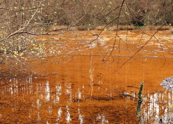 Arzúa Sostible alerta de que la contaminación por metales pesados procedentes de la mina de Touro supone un grave problema de salud pública y que la «solución» a corto plazo de Cobre San Rafael es solo «un mero artificio» para promocionar su negocio