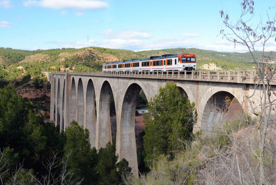 Unidas Podemos exige al PSOE apostar por el ferrocarril y paralizar el cierre de líneas como la que une Cuenca y Valencia