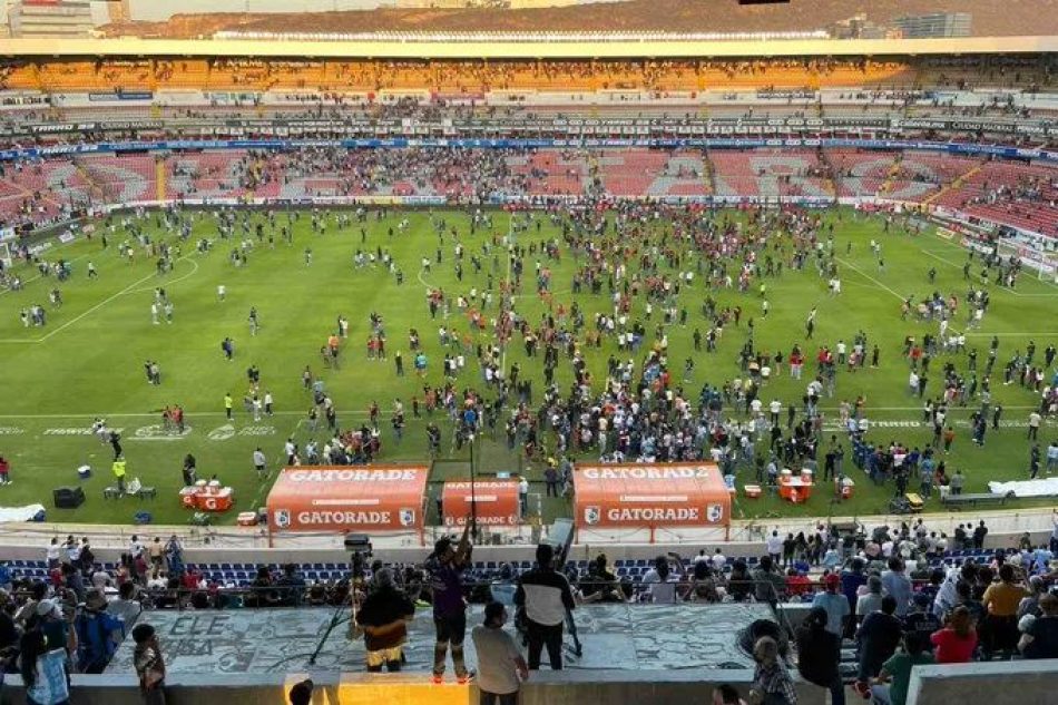 Afirman que se habrían producido al menos 17 muertos en los enfrentamientos entre hinchas de dos equipos de fútbol en México