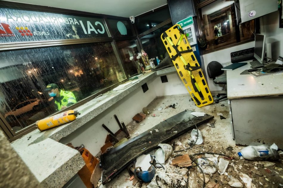 Un atentado contra una comisaría en Bogotá deja 11 heridos
