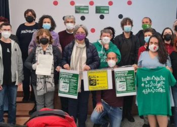 Arranca en Málaga la campaña de recogida de firmas para llevar al Parlamento de Andalucía la ILP que pretende bajar la ratio en las aulas