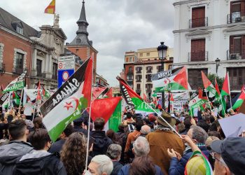 Decenas de miles de personas se concentran en Madrid para denunciar el cambio de posición del gobierno respecto al Sahara Occidental
