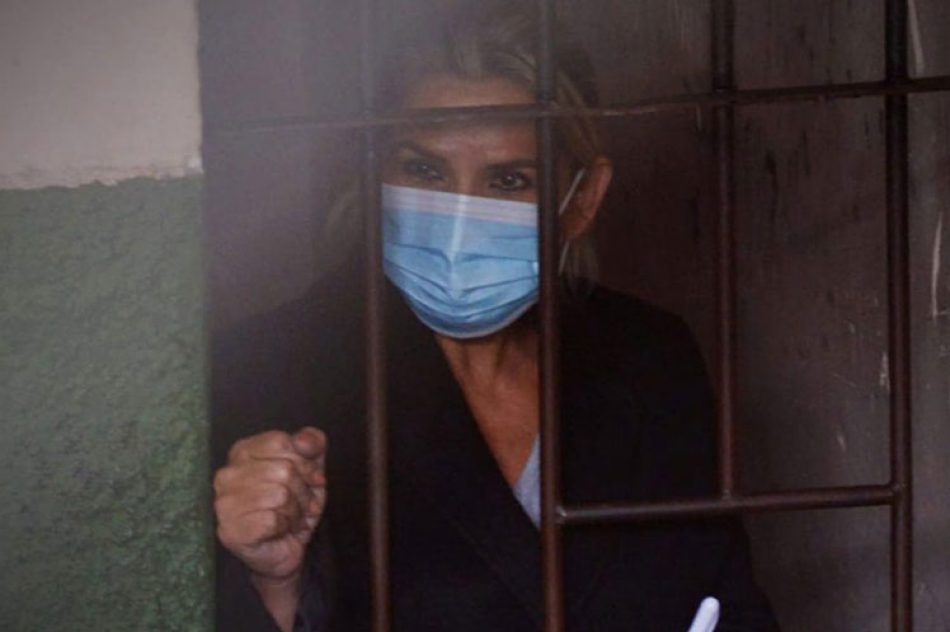 Expresidenta de facto de Bolivia encara condena de 10 años