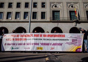 «Despropósito en la administración gallega de justicia: el juicio se retrasa hasta después del verano»